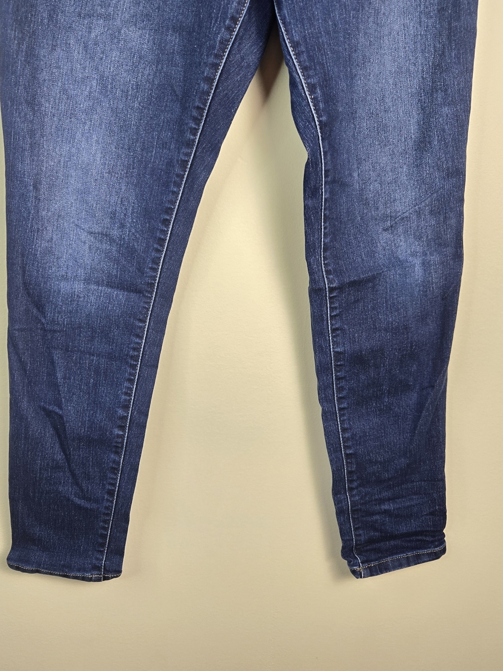 Isabel Maternity skinny jeans in size 8 - Picture 4 of 13